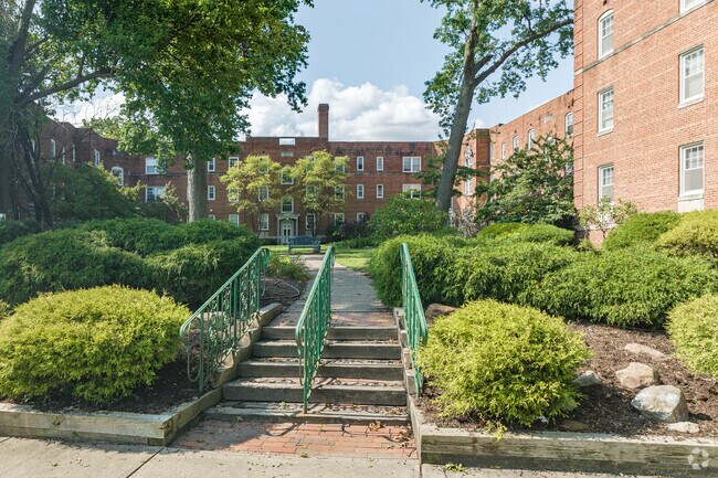 Sidewalk Entrance - Clifton - Clifton Cove