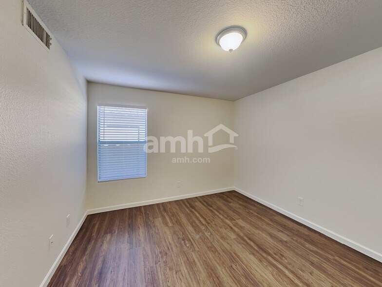 Building Photo - 15331 W Honeysuckle Ln
