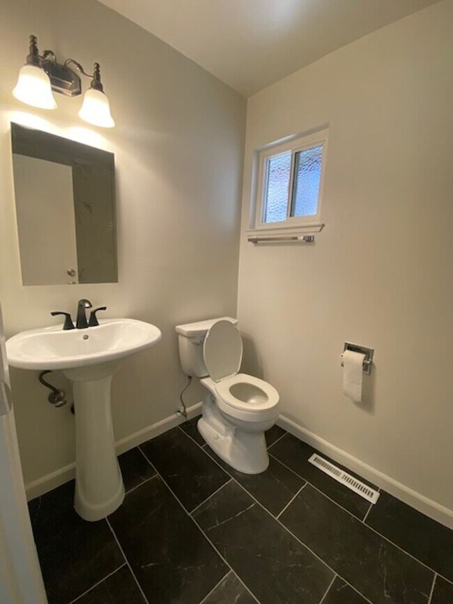 Building Photo - Updated property with luxury Appliances in a prime location in Livermore