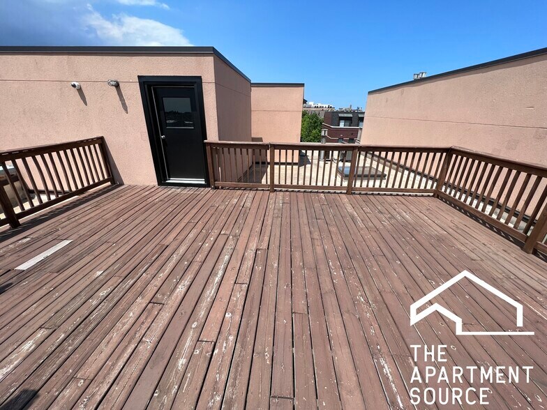 Building Photo - 1760 W Wrightwood Ave