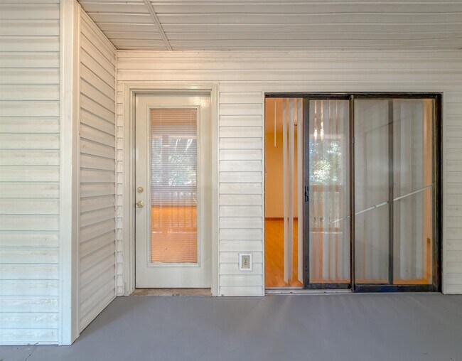 Building Photo - 1104 Greentree Ct