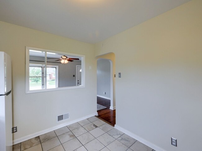 Building Photo - Adorable 2 Bedroom Single Family Home