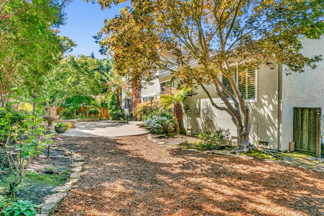 Building Photo - 30 Pony Ct