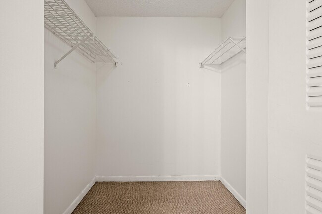 Building Photo - 6960 SW 39th St