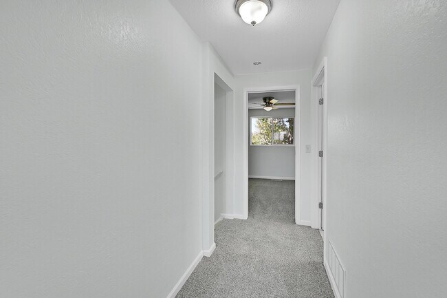 Building Photo - $2,495.00, 3 bed, 2 bath located in Westmi...