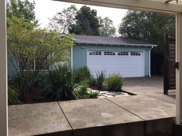 Building Photo - Charming home in great location with private studio unit