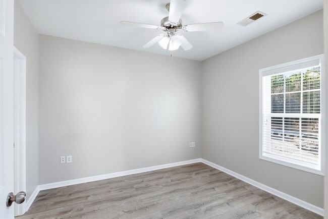 Building Photo - 2 Bedrooms 2 Bathrooms Condo