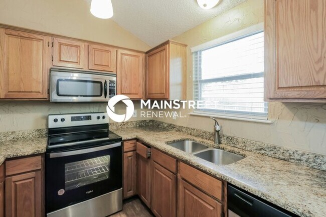 Building Photo - 3 Bedroom Pet-Friendly Home in Duncanville, TX with Main Street Renewal