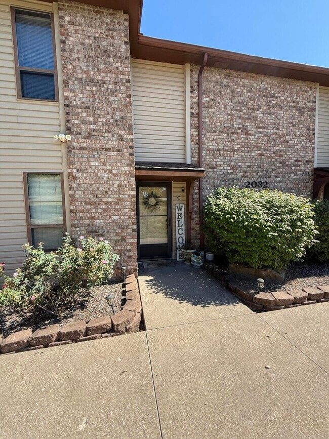 Building Photo - 2032 Waterfront Dr N