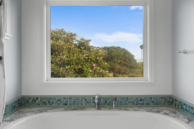 Building Photo - 2102 Buena Vista Dr