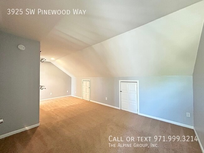 Building Photo - 3925 SW Pinewood Way