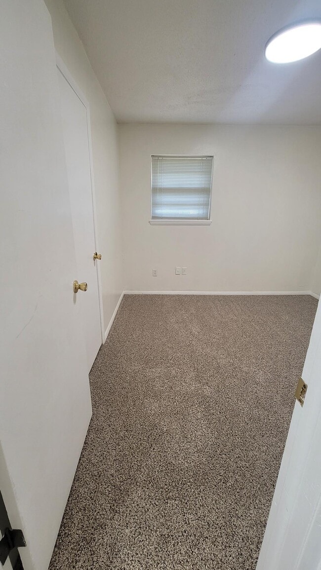 Building Photo - 515 Gayclifee Terrace