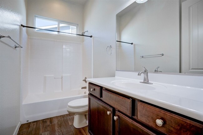 Building Photo - 3 bed 2 bath home in Quailwood!