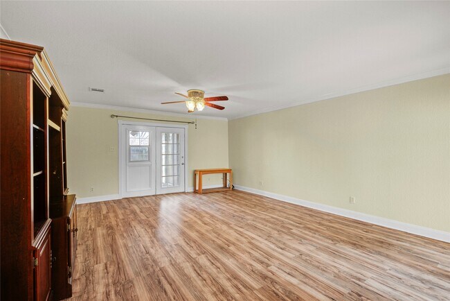 Building Photo - 8565 Ridgepoint Dr