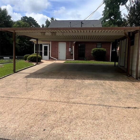 Building Photo - 3957 Elm Ave