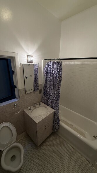 Building Photo - 3109 W 6th St