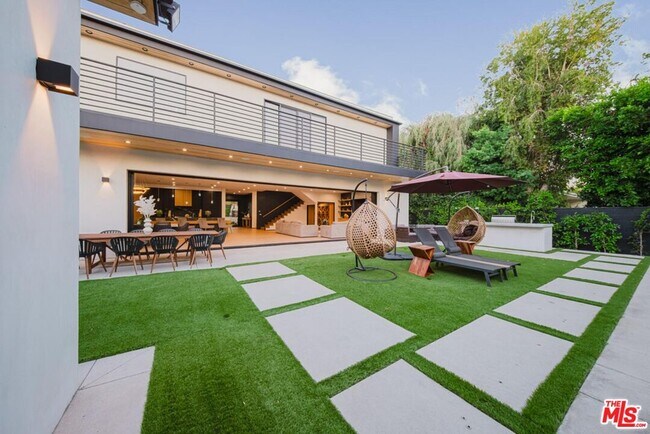 Building Photo - 5141 Varna Ave