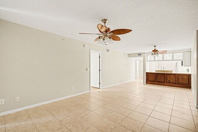 Building Photo - 1575 N Hwy A1A