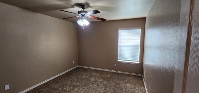 Building Photo - Beautiful 3 Bed, 2 Bath Duplex in Clear Cr...