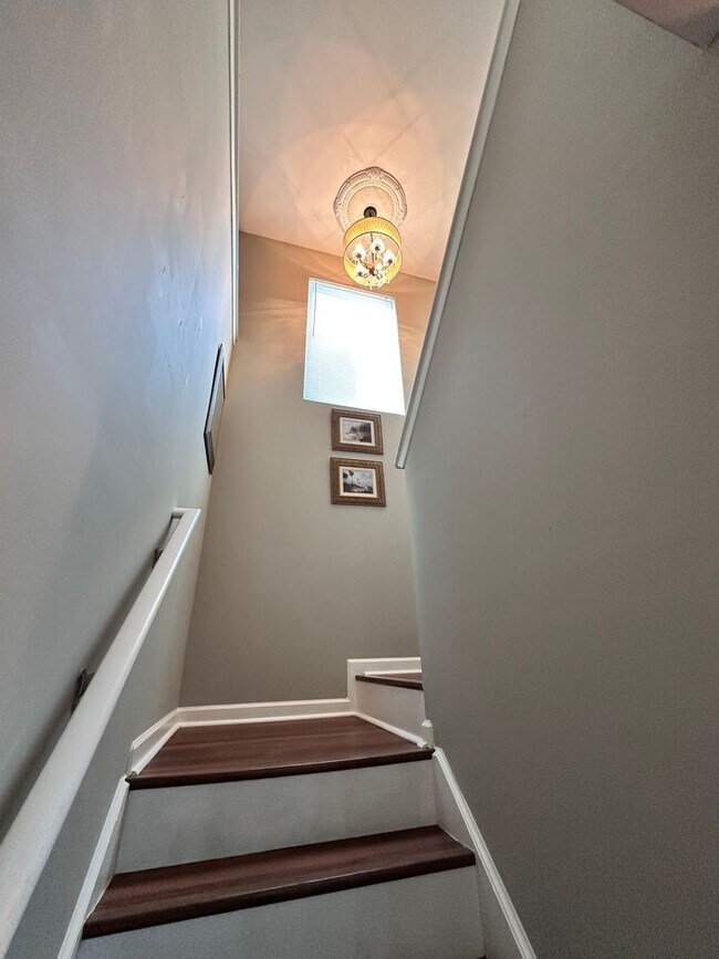 Building Photo - Exclusively Offered By Muse Realty Rentals...