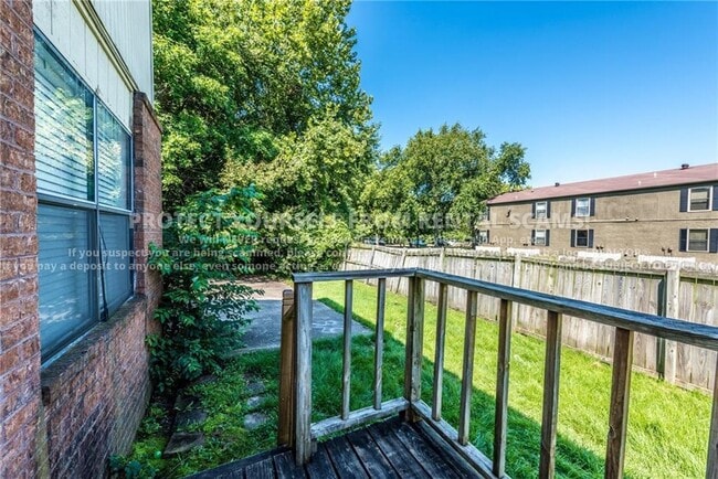 Building Photo - 686 W Martha Dr