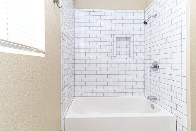 Building Photo - Single Story, Private Pool near the Art District