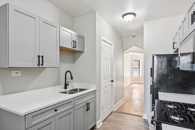 Building Photo - 7757 S Phillips Ave