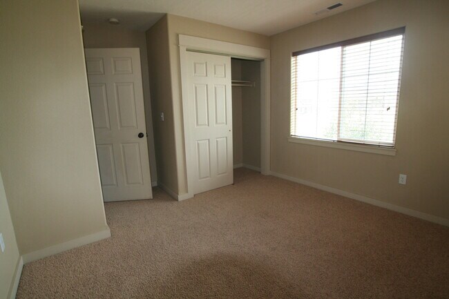 Building Photo - Single Family home in the heart of town!