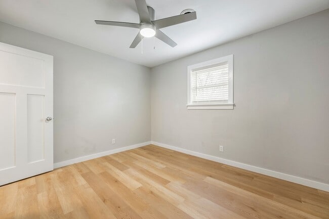 Building Photo - 811 N Pleasant St