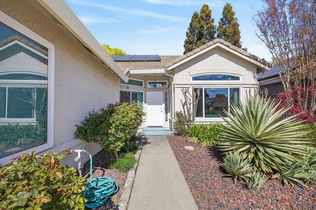 Building Photo - 2726 Genesee Dr