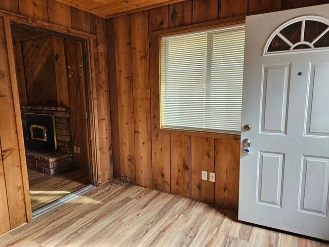 Building Photo - Charming 2-Bedroom + Office Home with Rece...