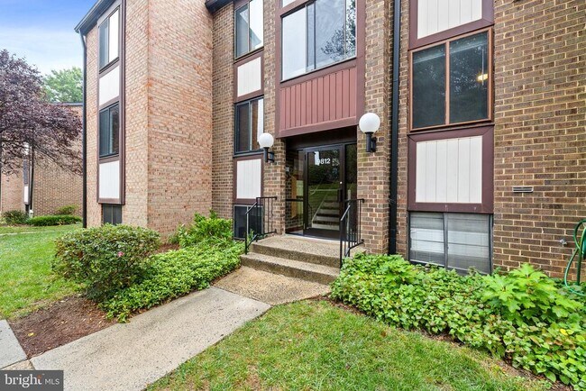 Building Photo - 9812 Kingsbridge Dr