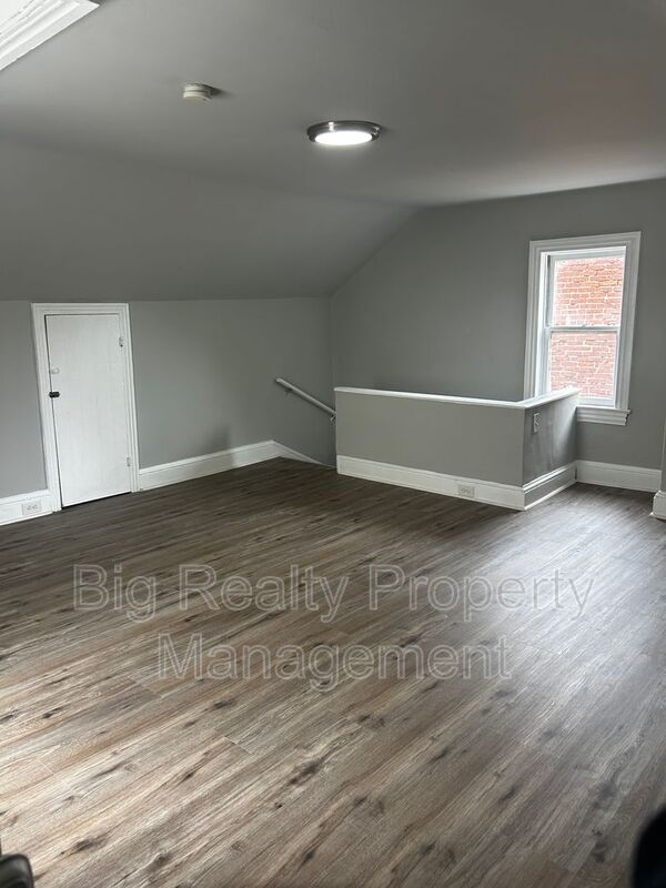 Building Photo - 262 Beech St