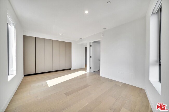 Building Photo - 4506 Dockweiler St
