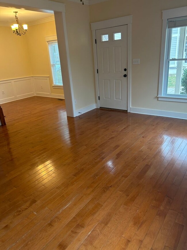 Building Photo - Kenilworth Area Rental!