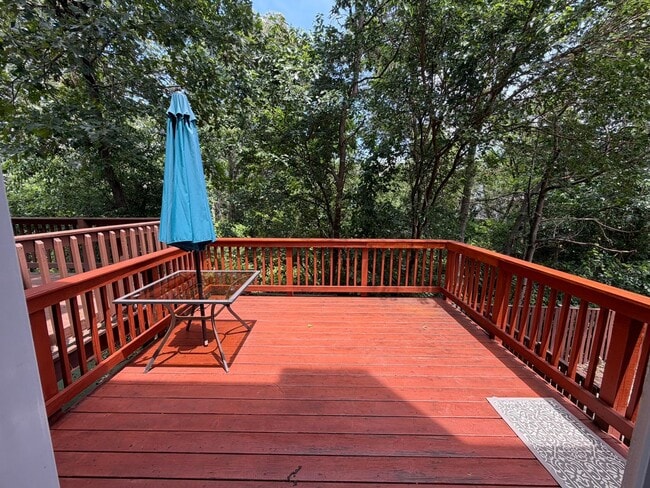 Building Photo - Beautiful Townhome in Seven Oaks!