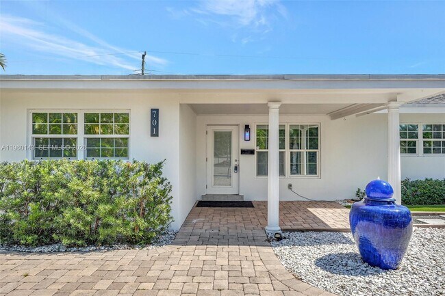 Building Photo - 701 NE 8th St