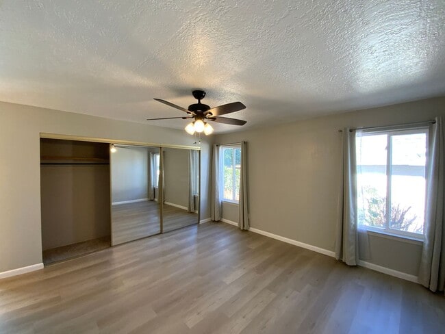 Building Photo - 4 Bedroom with Office Single Story Home Av...