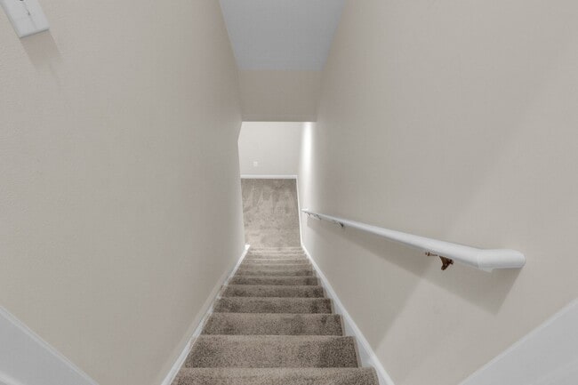 Building Photo - Modern 3-Bed Townhome on Quiet Cul-de-Sac ...