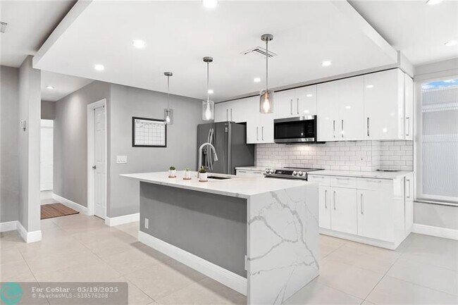 Building Photo - 2801 NE 59th St