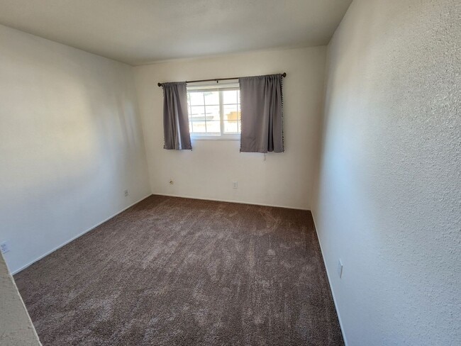 Building Photo - Adorable 4/2 With GREAT Backyard.  Gardene...