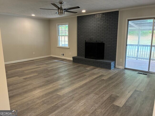 Building Photo - 6322 W Fayetteville Rd