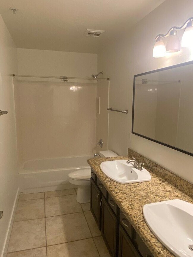 Building Photo - 8122 E Theresa Dr