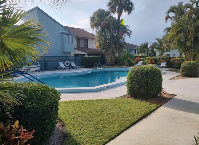 Building Photo - Newly Renovated 1/1 in Poppleton Creek--Partially furnished