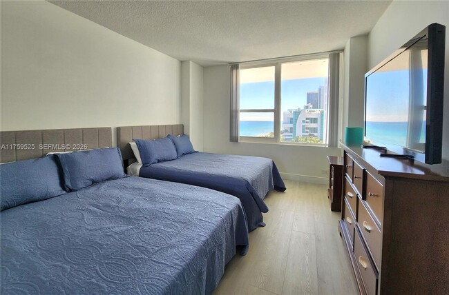 Building Photo - 3505 S Ocean Dr