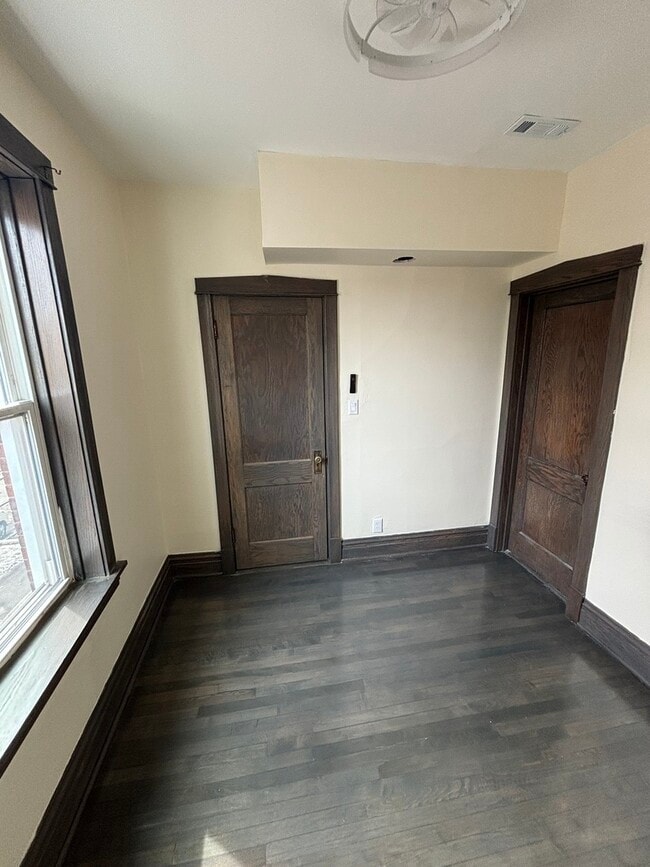 Building Photo - 1538 N Avers Ave