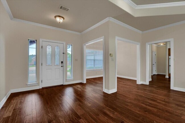 Building Photo - 629 Clay Ln