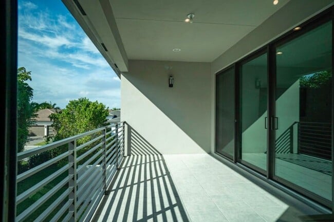 Building Photo - 17081 Five Waters Ave