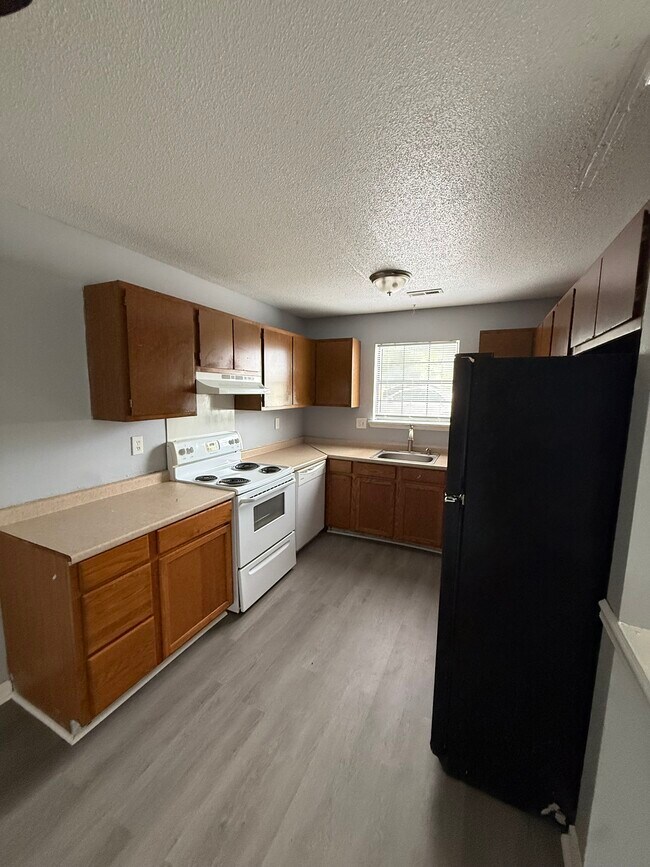 Building Photo - Platinum House LLC