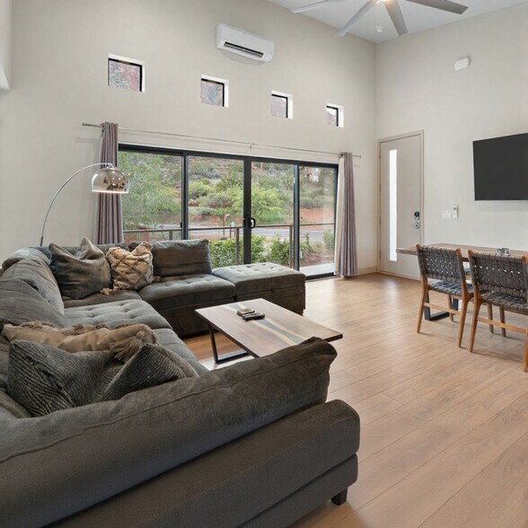 Building Photo - 30 Moondance Ln
